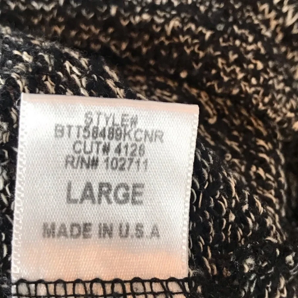 HARLOWE & GRAHAM Textured Split Back Sweater